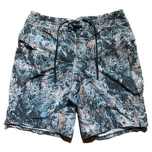 Lululemon men’s water repellent hiking shorts